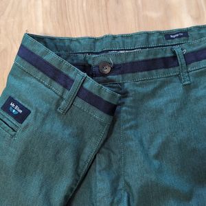 Mr. Blue‎ Regular Fit Green Shorts 42w x 9.5"In Blue Accent Stretch Spandex